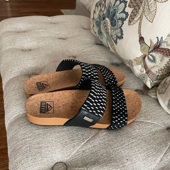Reef Black and White Women's Sandals - Picture 3 of 4